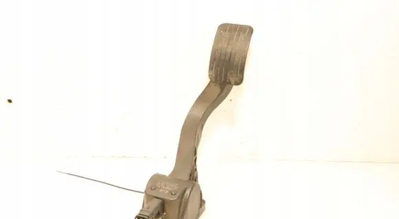 Accelerator throttle pedal