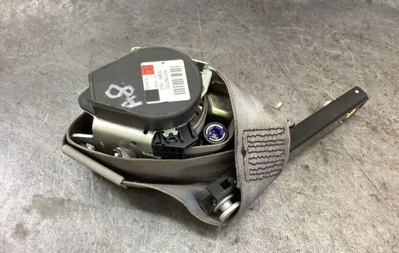 Audi A8 S8 D3 4E Front seatbelt 601782700 008R000