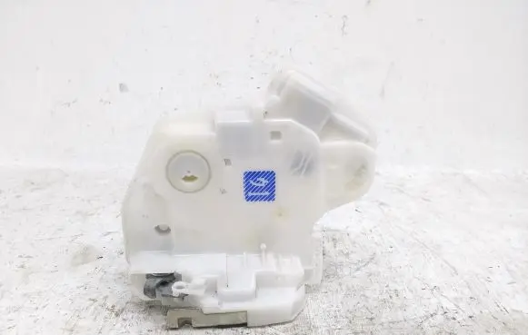 Mitsubishi Outlander Front door lock
