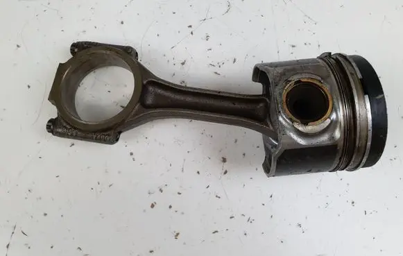 Volkswagen Touareg I Piston with connecting rod