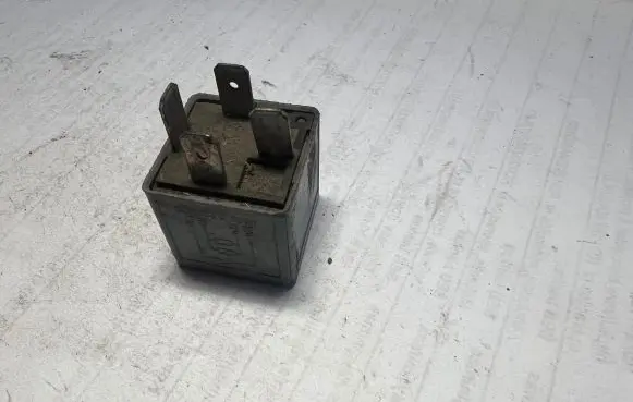 Audi A4 S4 B5 8D Other relay V23134B52X301