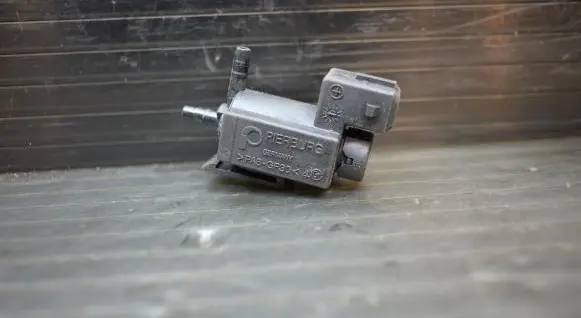 BMW 1 E81 E87 Turbo solenoid valve 722341