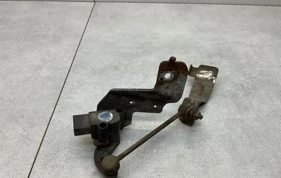 Ford Kuga II Headlight/headlamp level sensor VP3M5F13D007EA