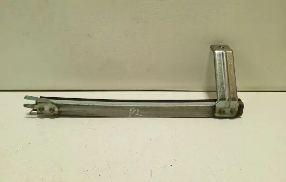 Nissan X-Trail T32 Front door windshield rail 