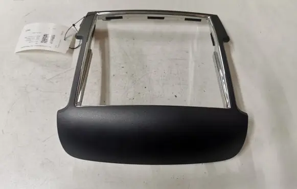 KIA Sorento Radio/GPS head unit trim 