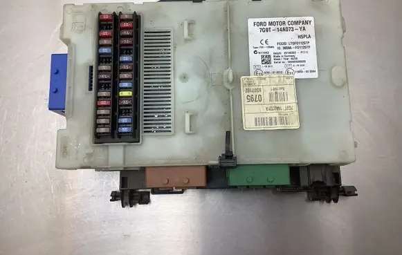 Ford Galaxy Fuse module 7G9T14A073YA 28148352 3659AF01125TP