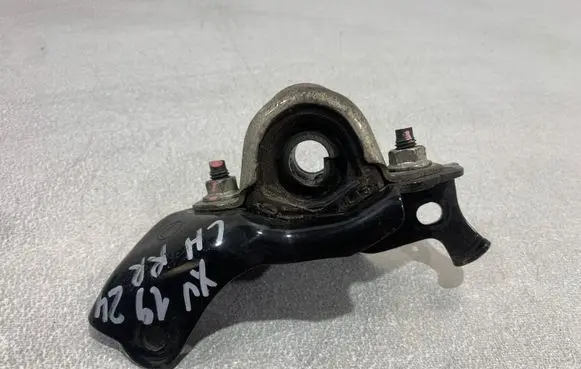 Subaru XV II Sway bar bush bracket, rear FL15