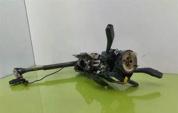 Volkswagen Touran I Steering wheel axle 1K0953313A