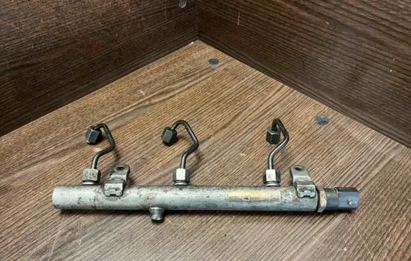 Fuel main line pipe