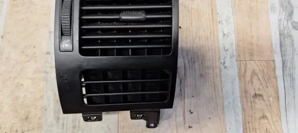 Volkswagen Touran I Dashboard side air vent grill/cover trim 1T0819703A