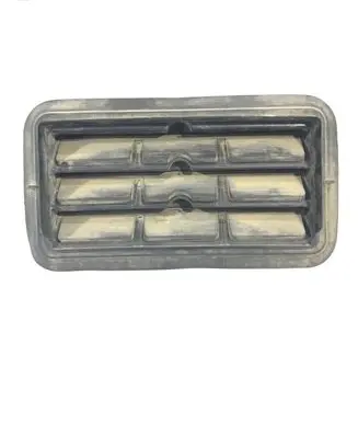 Quarter panel pressure vent