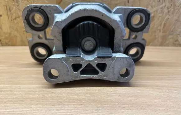 Jaguar E-Pace Gearbox mount EJ327M121AD