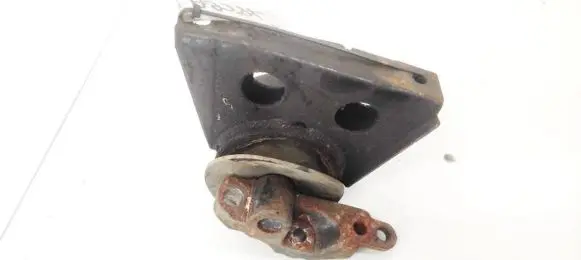 Nissan Primera Engine mount bracket