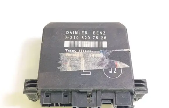 Mercedes-Benz E W210 Door control unit/module 2108207526
