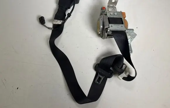 Ford Mustang V Front seatbelt DR3376611B08ABW