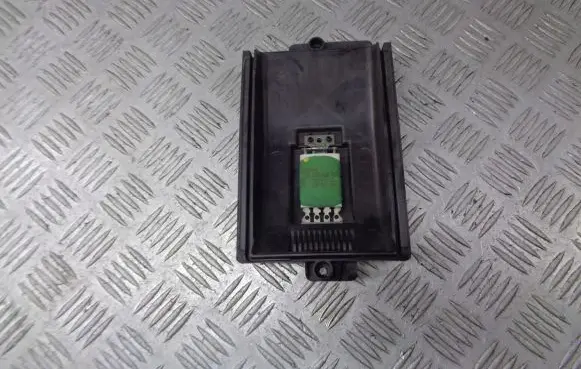 Volkswagen Golf IV Heater blower fan relay 