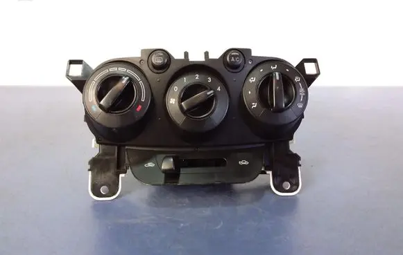Mazda 2 Climate control unit