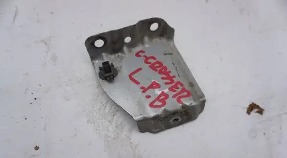 Mercedes-Benz B W247 Fender mounting bracket