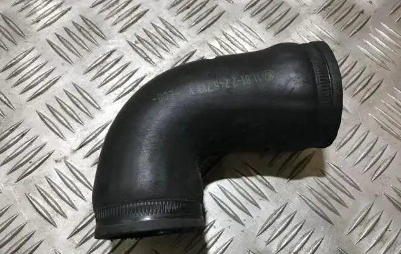 BMW 5 E39 Intercooler hose/pipe 11612246713 11.61-2246713