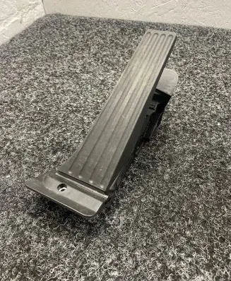 BMW X3 G01 Accelerator throttle pedal 6889818