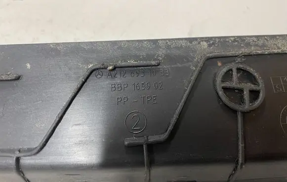Mercedes-Benz E W212 Rain gutter A2126931033 165902