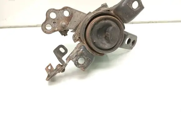 Toyota Avensis T270 Engine mount bracket