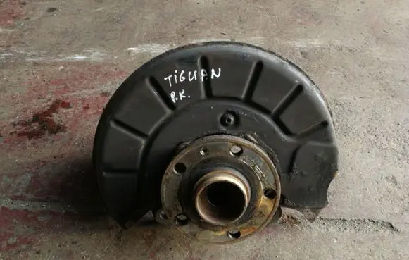 Volkswagen Tiguan Front wheel hub