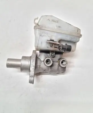 Master brake cylinder