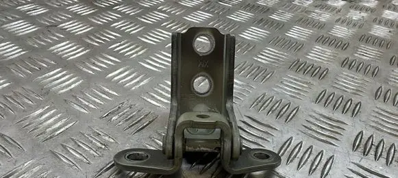 KIA Sorento Front door upper hinge A046057