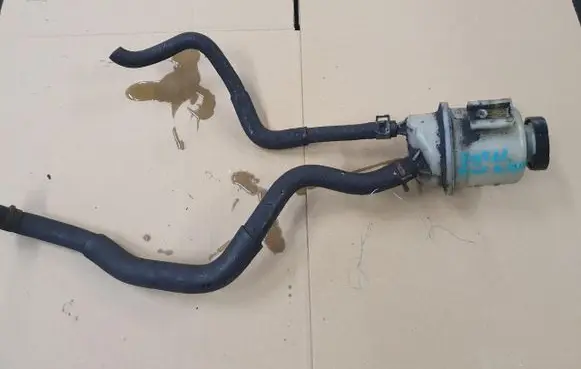Nissan Pathfinder R51 Power steering fluid tank/reservoir 