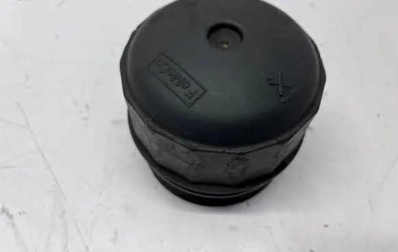Land Rover Range Rover L322 Oil filter cover 8W936A832AB