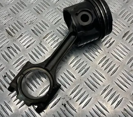 Volvo V70 Piston with connecting rod 81L79