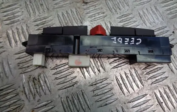 KIA Ceed Hazard light switch