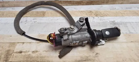 Volkswagen PASSAT B5.5 Ignition lock 4B0905851 4B0905851F