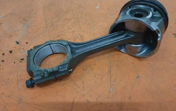 Volkswagen PASSAT B5.5 Piston 028H