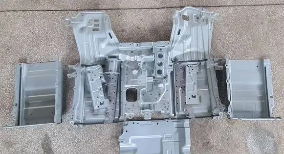 Toyota RAV 4 (XA40) Hybrid / electric car battery 