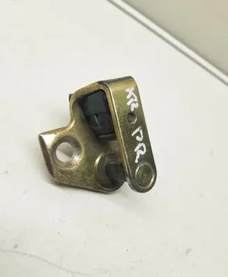 Ford Mondeo Mk III Front door lock loop/hook striker 2M51F21982AA