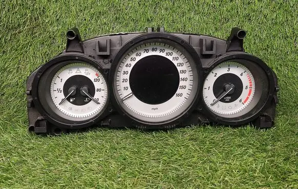 Mercedes-Benz C W204 Speedometer (instrument cluster) A2049004909 2049018002 2049023103