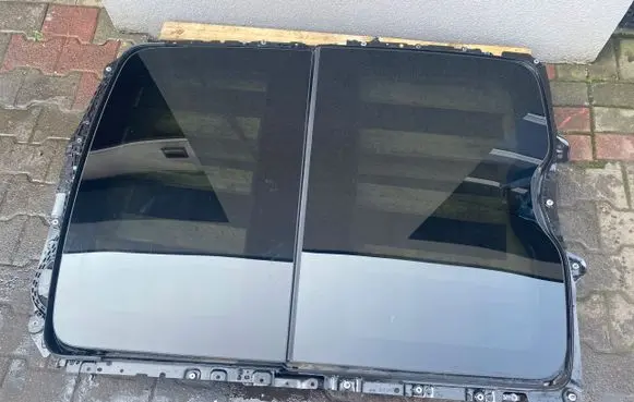 BMW 7 G11 G12 Sunroof glass 7499658