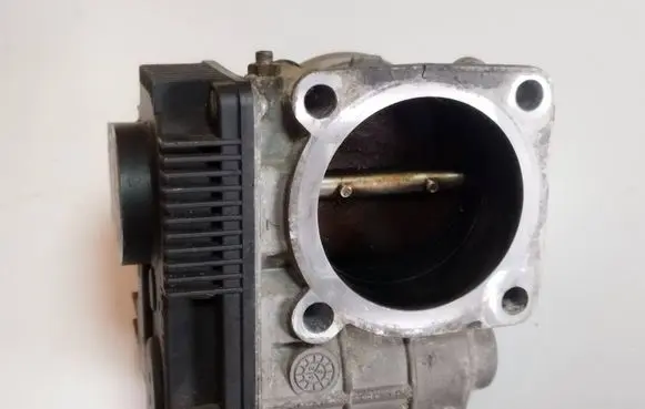 Nissan Primera Throttle valve SERA57601 P3305