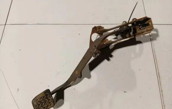 Toyota Avensis T250 Brake pedal 