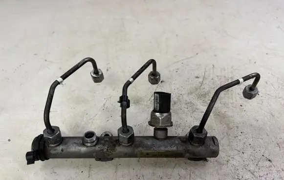 Audi A6 S6 C6 4F Fuel distributor 059130089AA