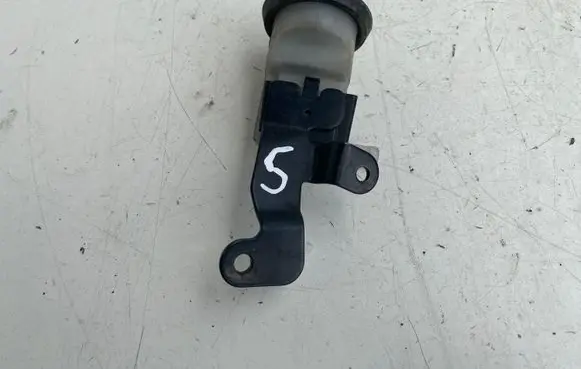 Toyota Avensis T220 Clutch fluid reservoir/tank 
