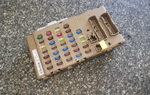 Subaru Outback Fuse module 82201AJ00A