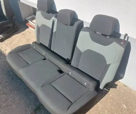 Dacia Duster III Second row seats 
