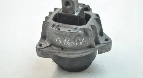 BMW 5 F10 F11 Engine mount bracket 6861264