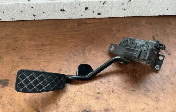 Audi A4 S4 B7 8E 8H Accelerator throttle pedal 6PV00802634 8E2721523E