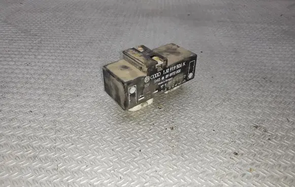 Volkswagen Golf IV Coolant fan relay 1J0919506K