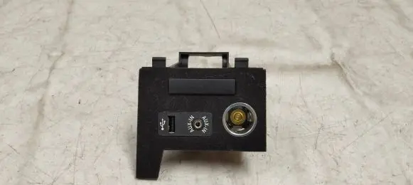 BMW 6 F12 F13 AUX in-socket connector 9237653 9197318