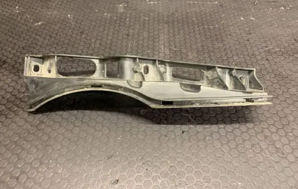 Volkswagen PASSAT B6 Front bumper mounting bracket